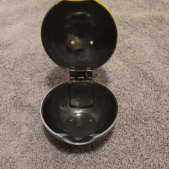 Set of 3 Clip N Go Pokemon Red and Black Pokeball Set - Picture 4 of 7